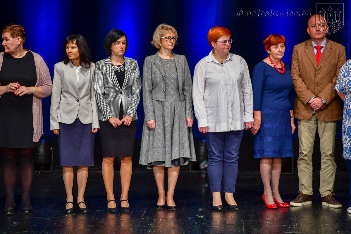 Nauczyciele i dyrektorzy miejskich szkół uhonorowani