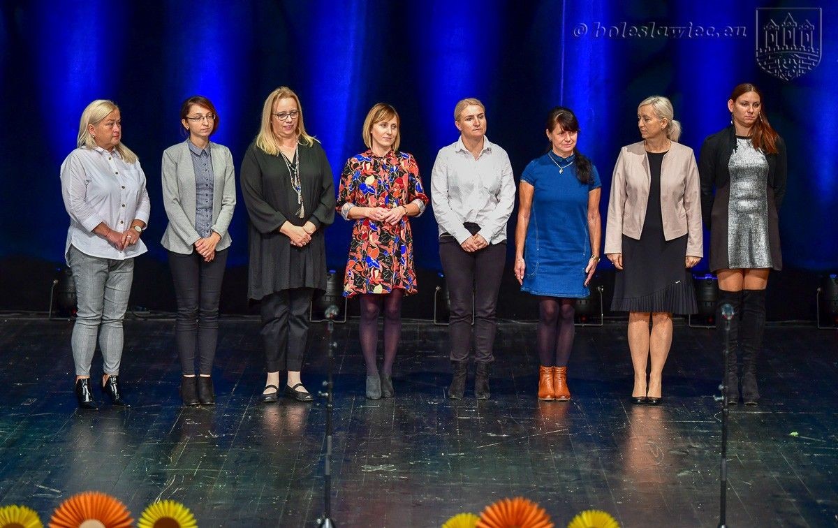 Nauczyciele i dyrektorzy miejskich szkół uhonorowani