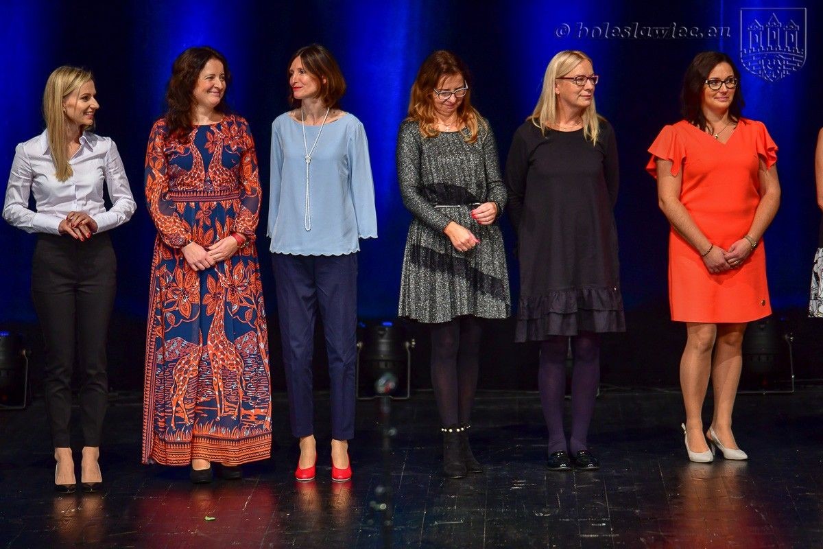 Nauczyciele i dyrektorzy miejskich szkół uhonorowani