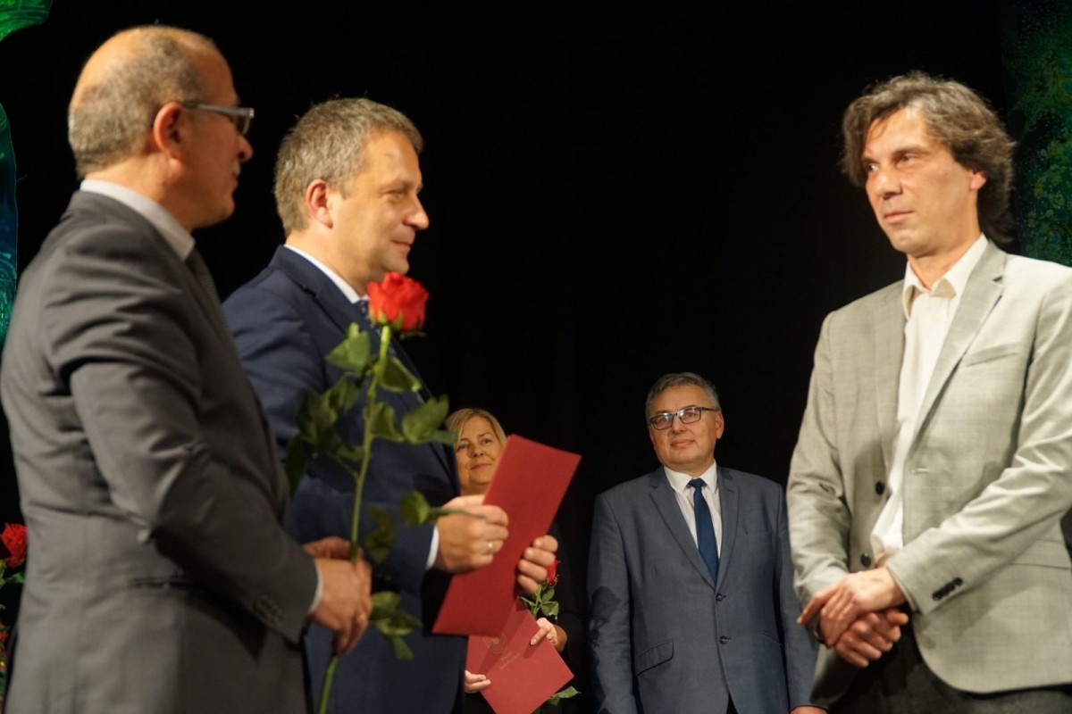 Nauczyciele z powiatowych szkół uhonorowani