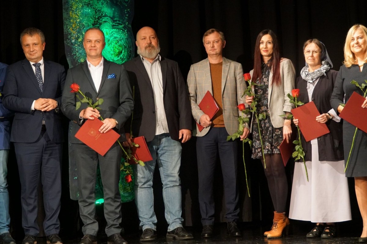 Nauczyciele z powiatowych szkół uhonorowani