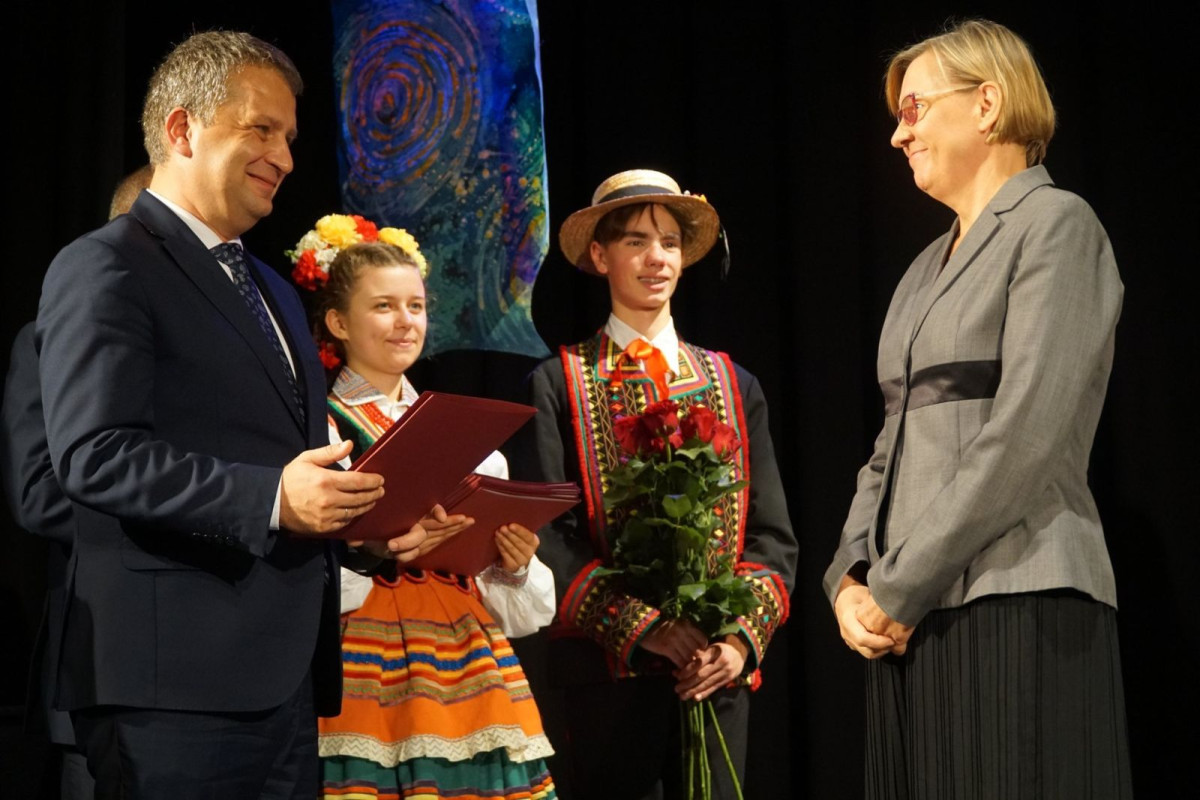 Nauczyciele z powiatowych szkół uhonorowani