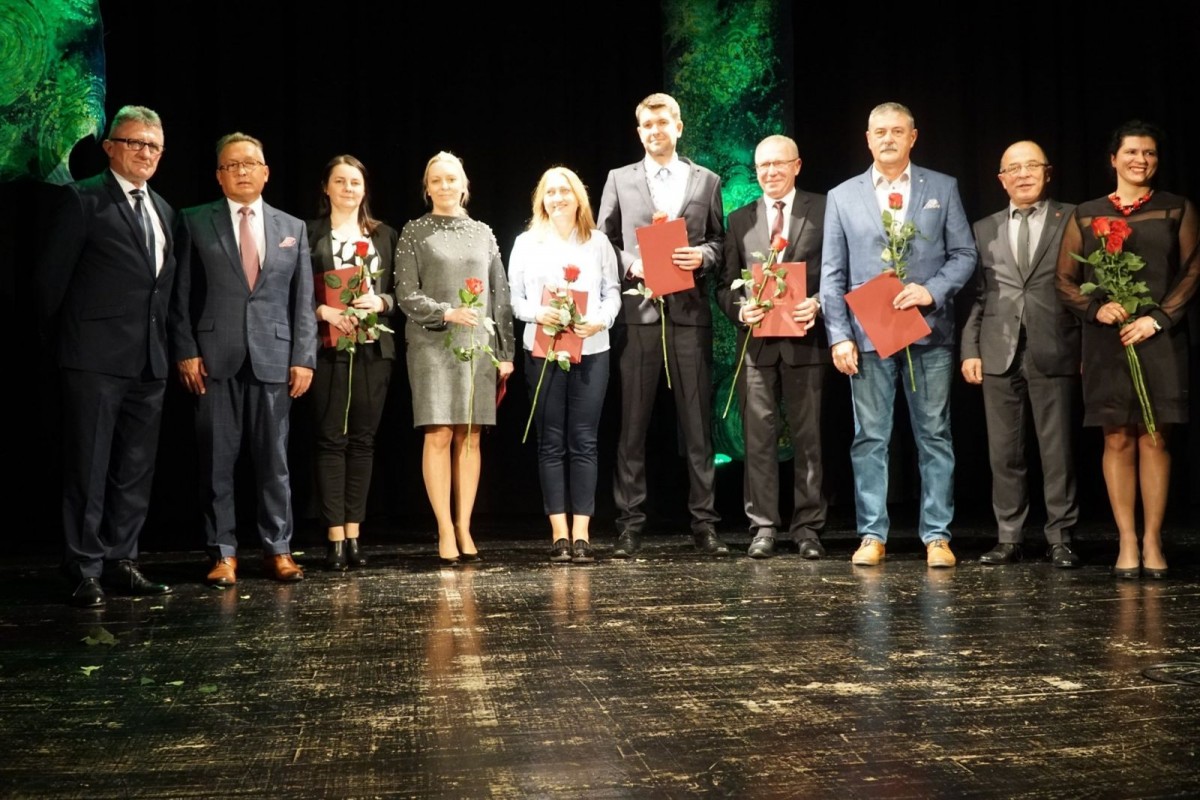 Nauczyciele z powiatowych szkół uhonorowani