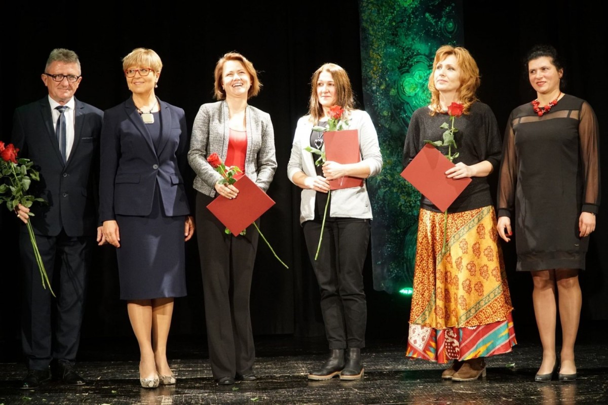 Nauczyciele z powiatowych szkół uhonorowani