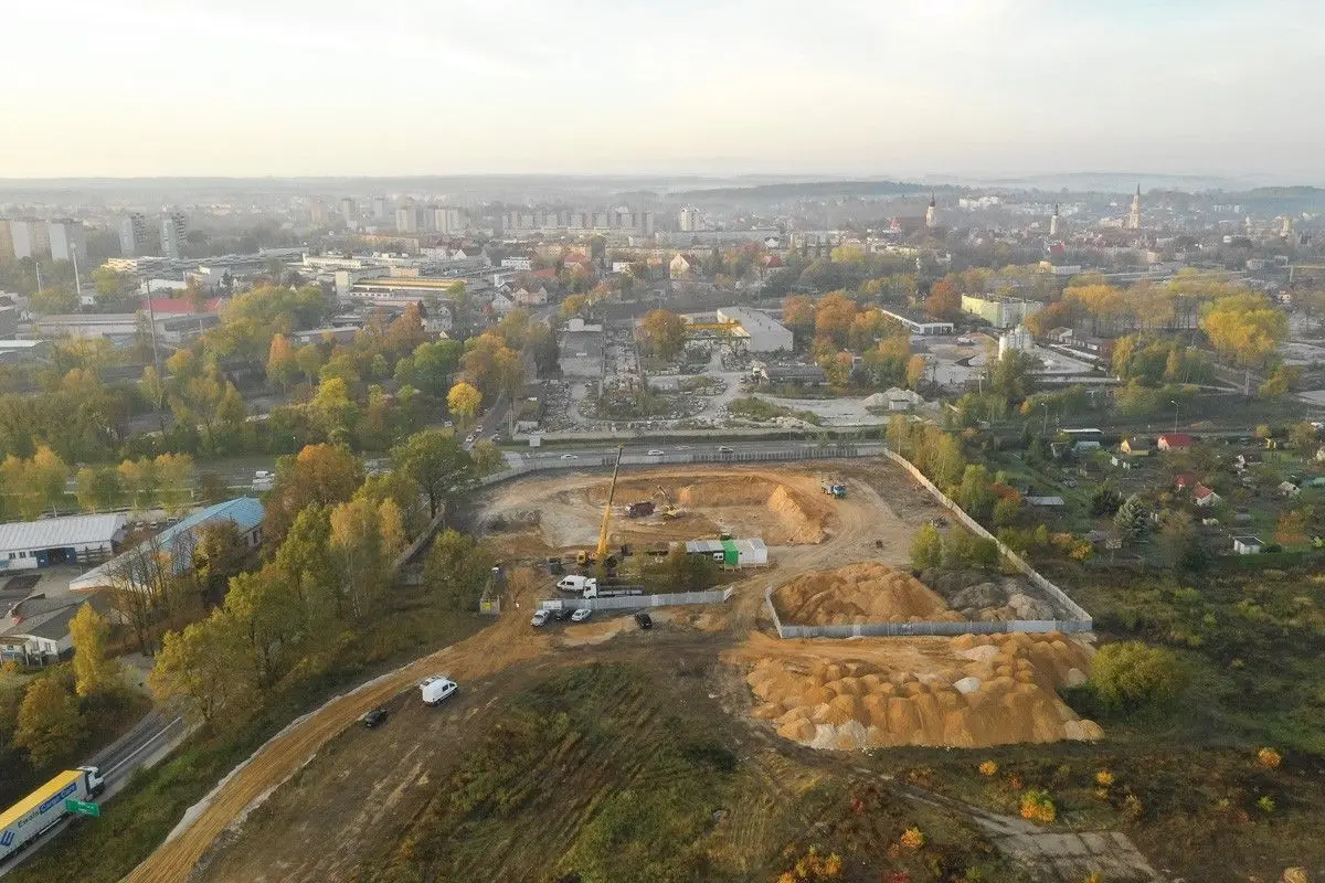 Trwa budowa nowej siedziby policji. Będą… budynek dla psów i siłownia