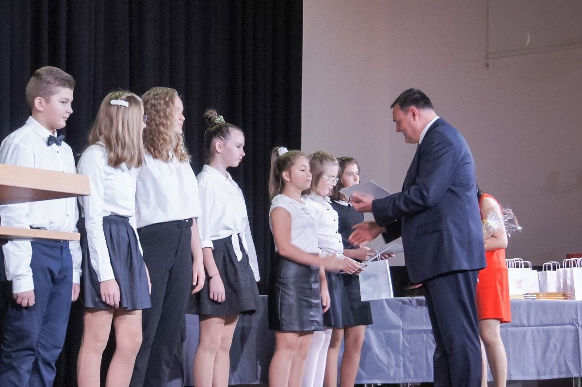 Najlepsi nauczyciele i uczniowie z gminy Nowogrodziec uhonorowani