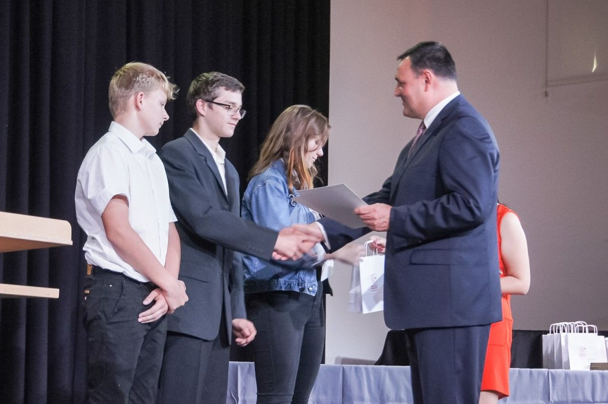 Najlepsi nauczyciele i uczniowie z gminy Nowogrodziec uhonorowani