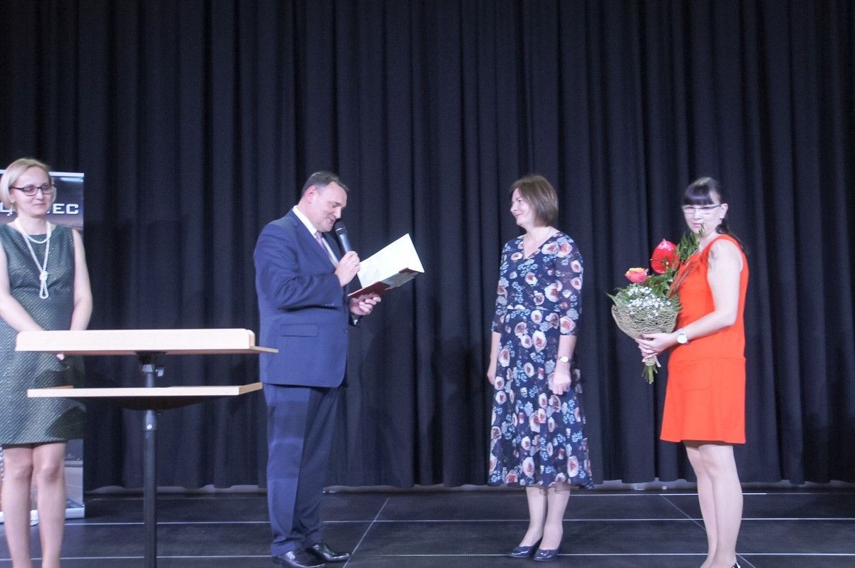 Najlepsi nauczyciele i uczniowie z gminy Nowogrodziec uhonorowani