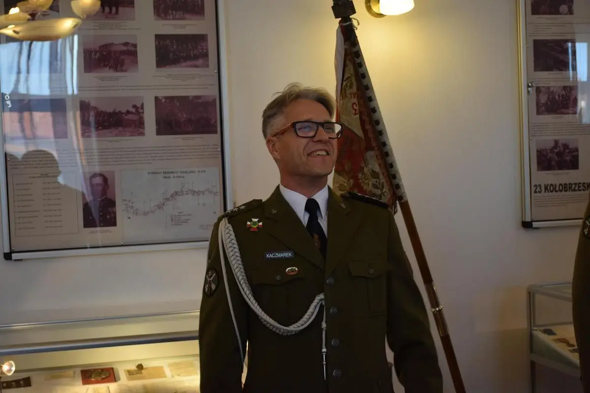 Artillerymen Bid Farewell to an Officer