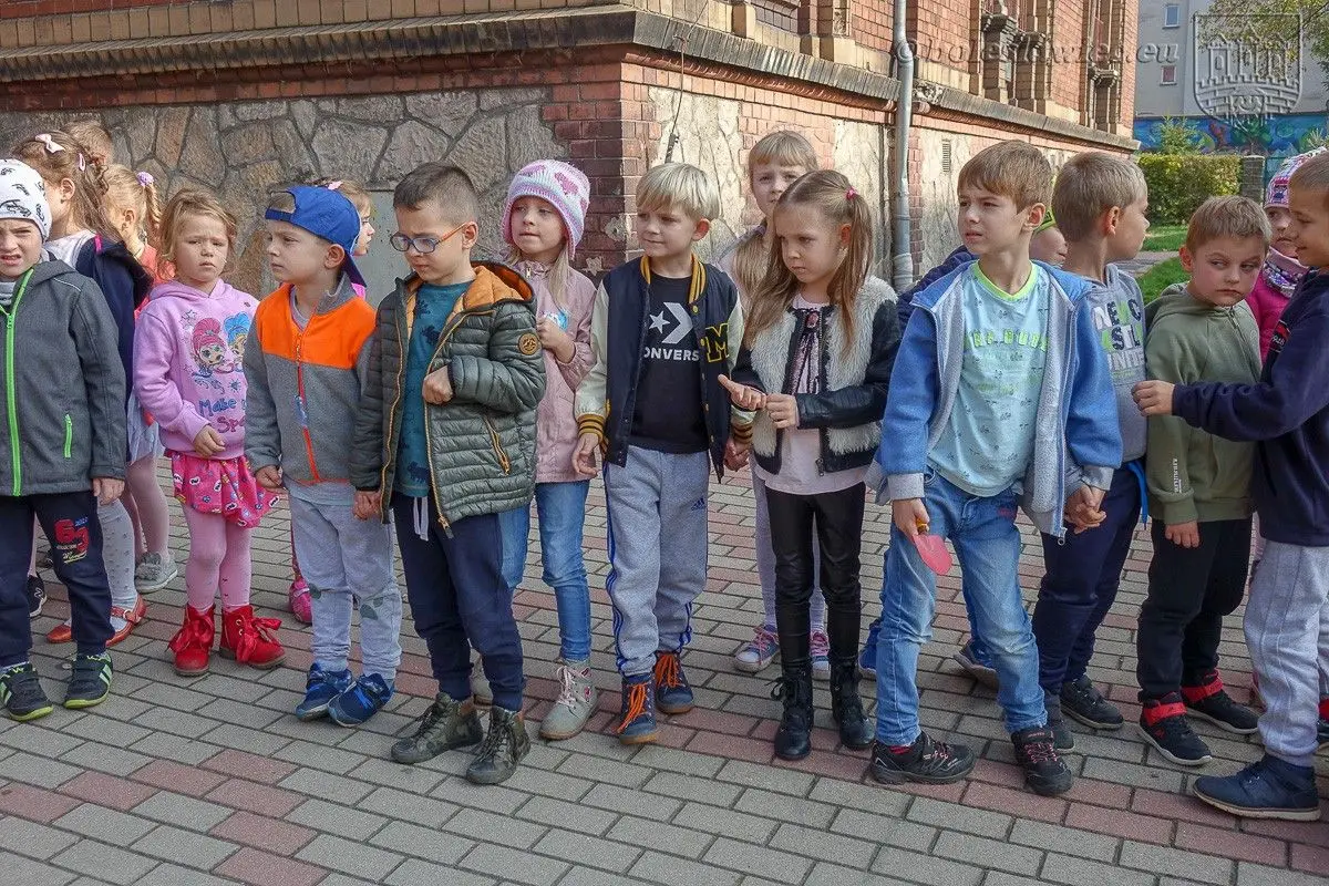 Przedszkolaki posadziły „Tulipany Mocy”, aby wesprzeć ciężko chore dzieciaki