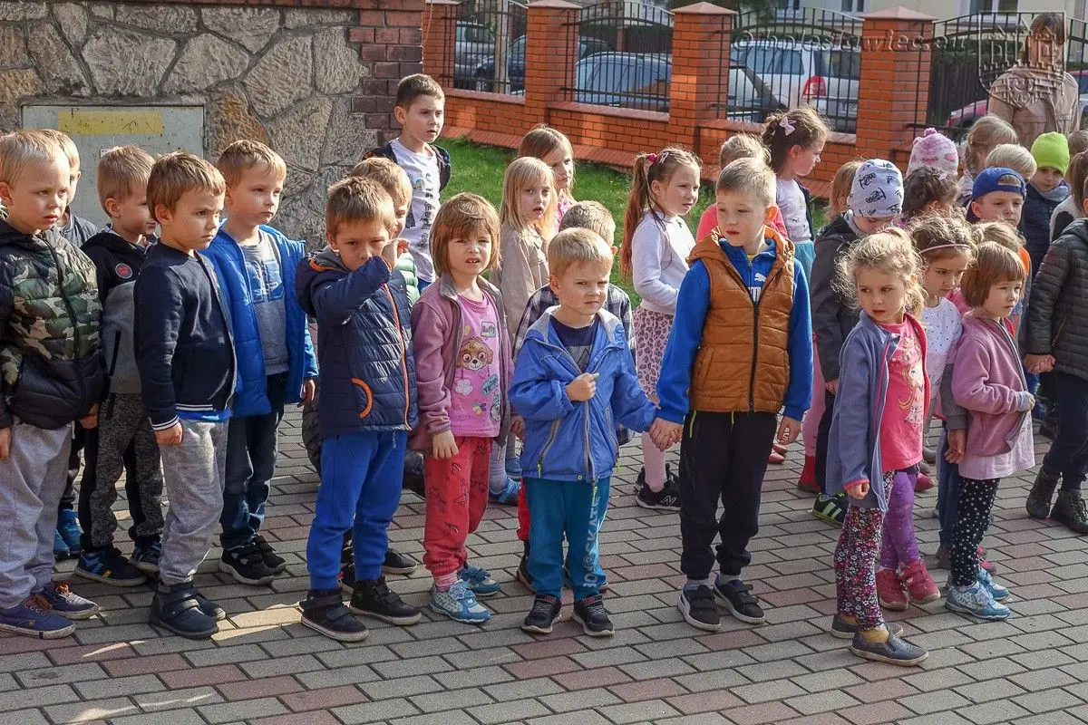 Preschoolers planted “Tulips of Power” to support seriously ill children