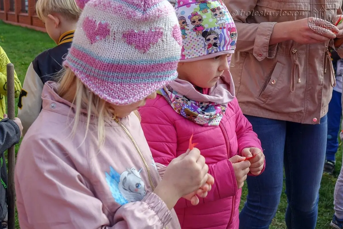 Przedszkolaki posadziły „Tulipany Mocy”, aby wesprzeć ciężko chore dzieciaki