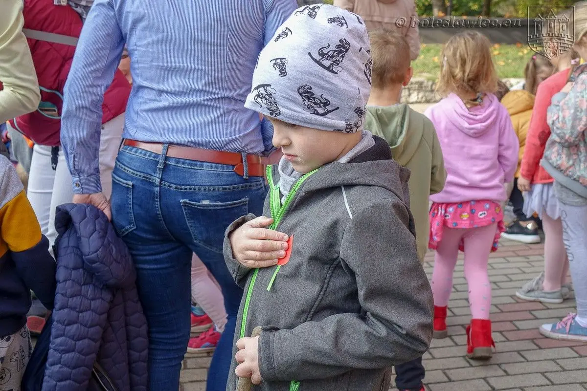 Przedszkolaki posadziły „Tulipany Mocy”, aby wesprzeć ciężko chore dzieciaki