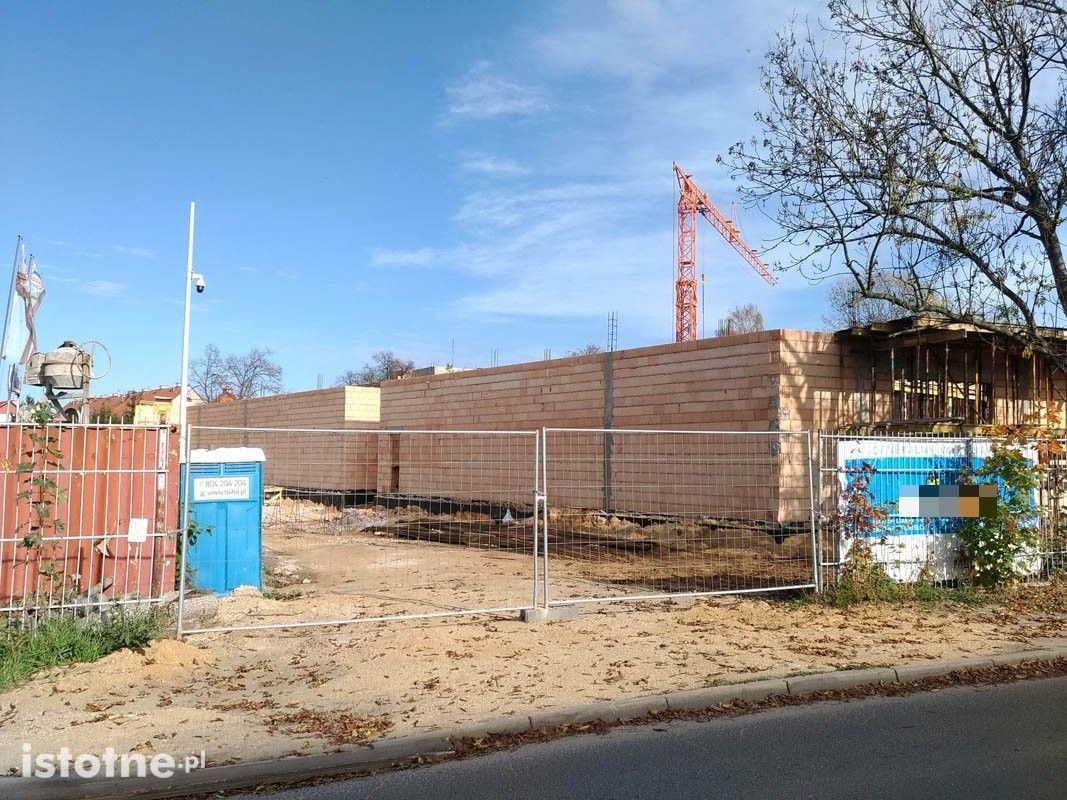 Przy ulicy Staszica powstaje budynek usługowy