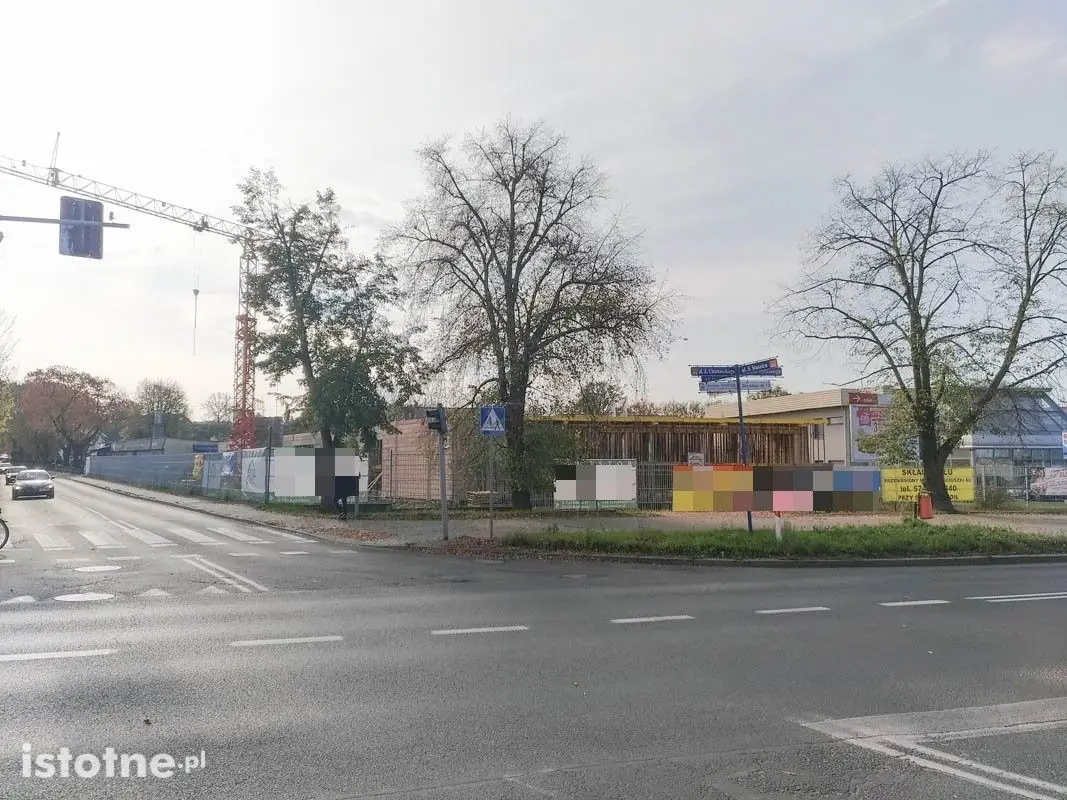 Przy ulicy Staszica powstaje budynek usługowy