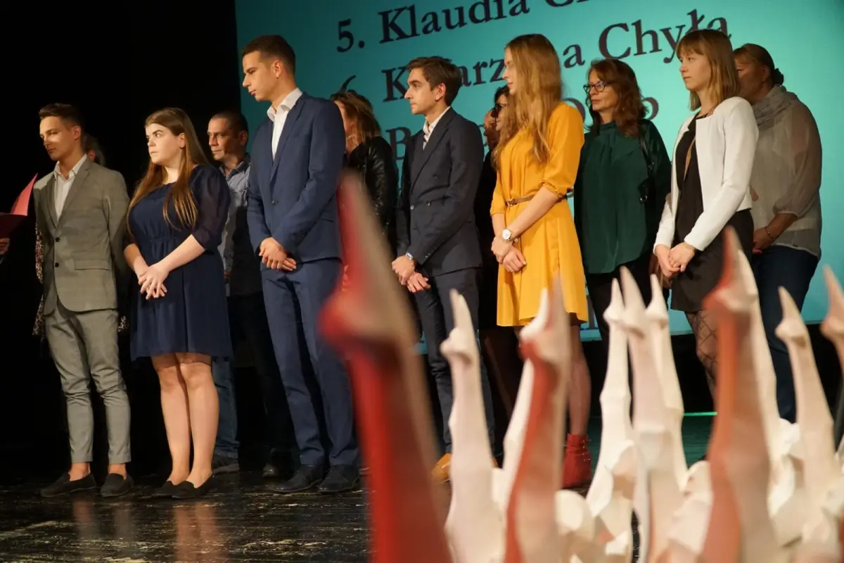 Najlepsi uczniowie i absolwenci powiatowych szkół uhonorowani