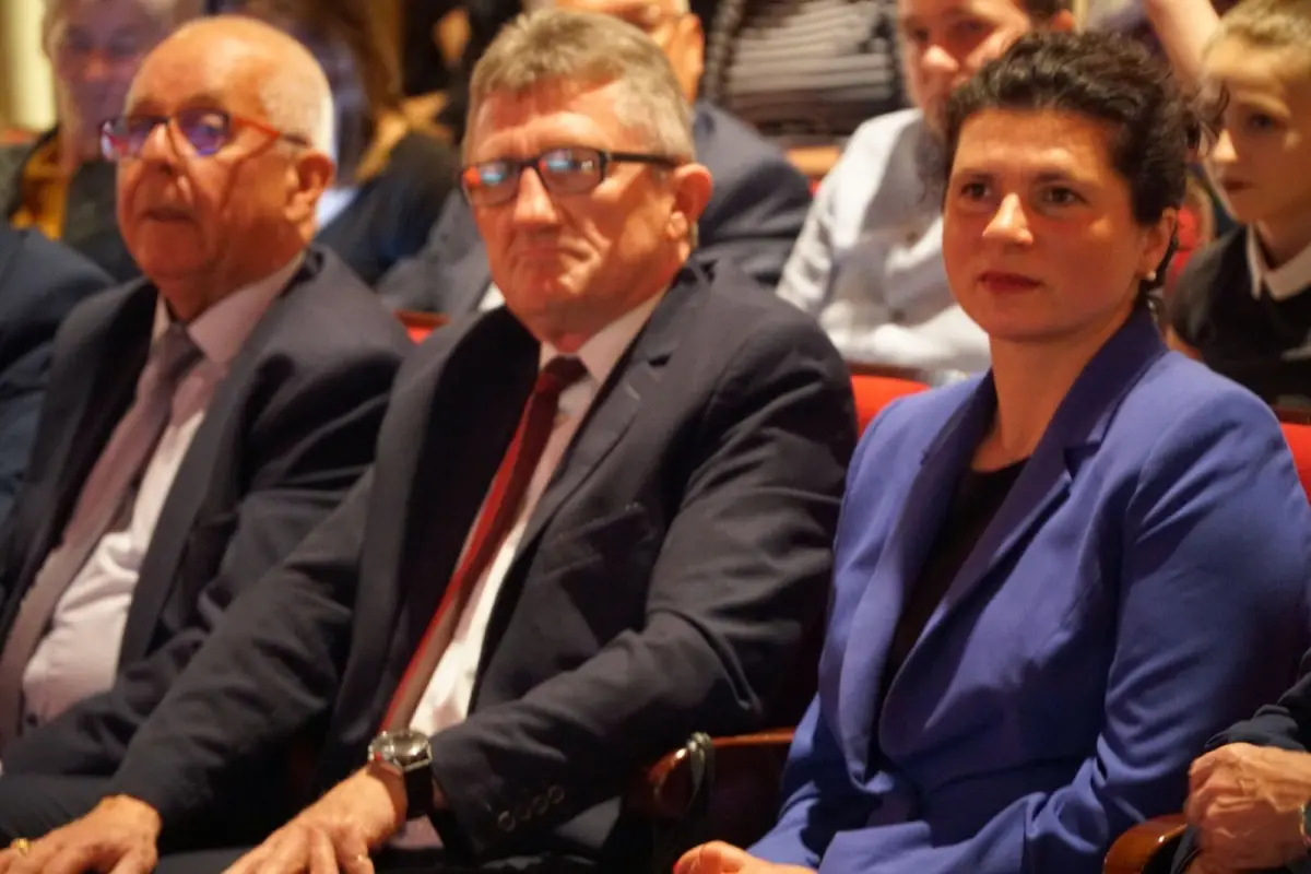 Najlepsi uczniowie i absolwenci powiatowych szkół uhonorowani