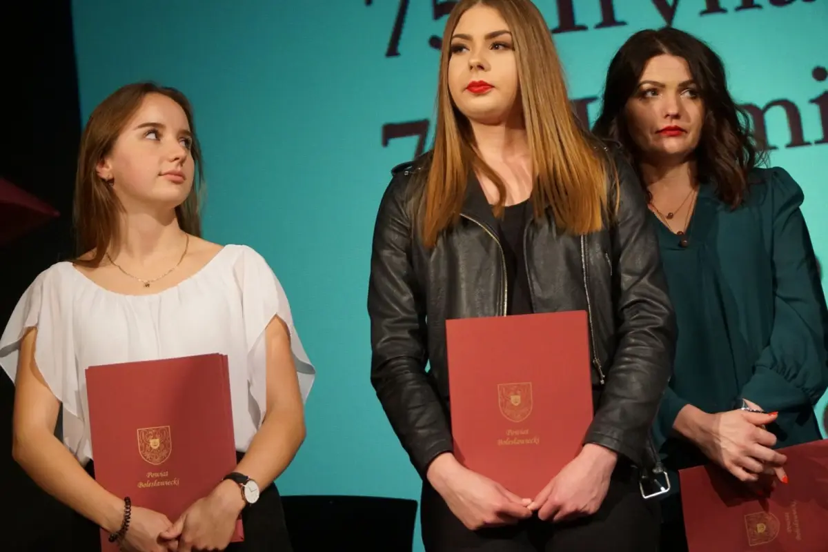 Відзначили найкращих учнів і випускників повітових шкіл