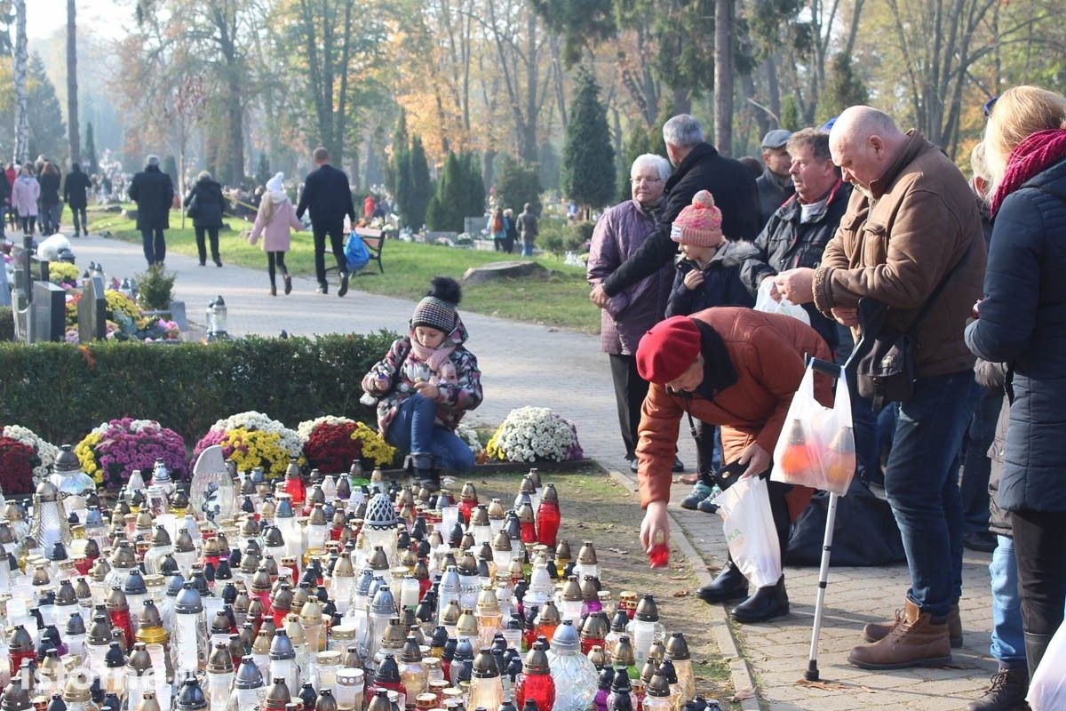 Tłumy na bolesławieckim cmentarzu