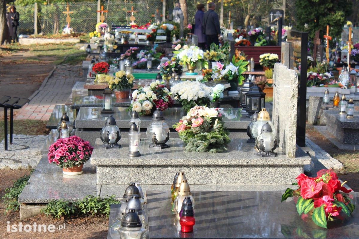 Tłumy na bolesławieckim cmentarzu