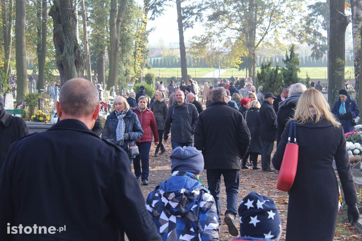 Tłumy na bolesławieckim cmentarzu