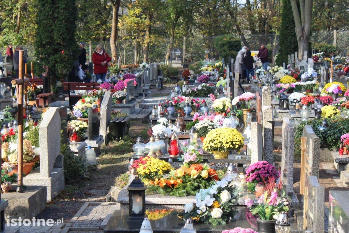 Tłumy na bolesławieckim cmentarzu
