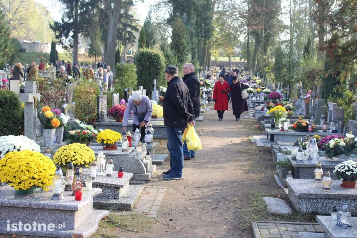 Tłumy na bolesławieckim cmentarzu