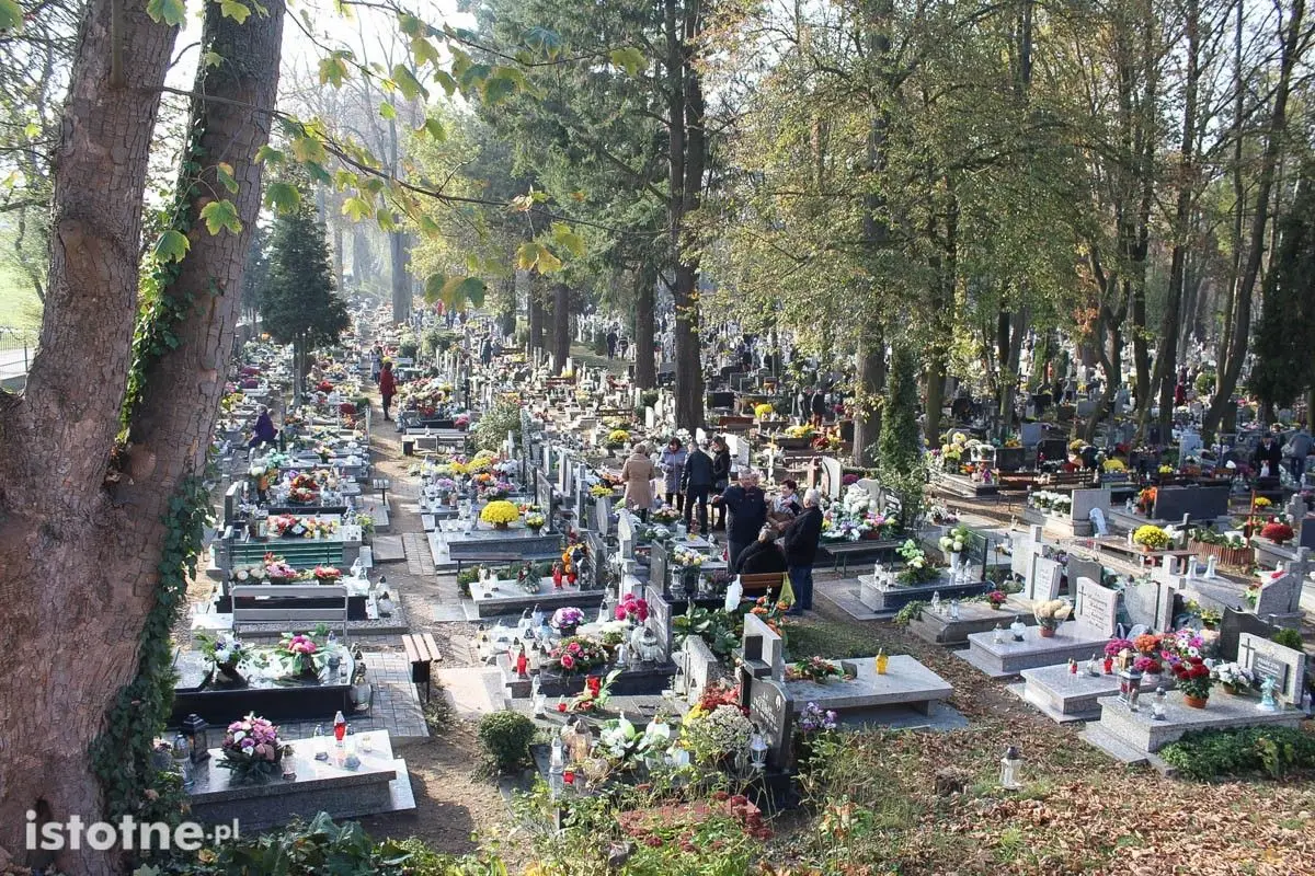 Tłumy na bolesławieckim cmentarzu