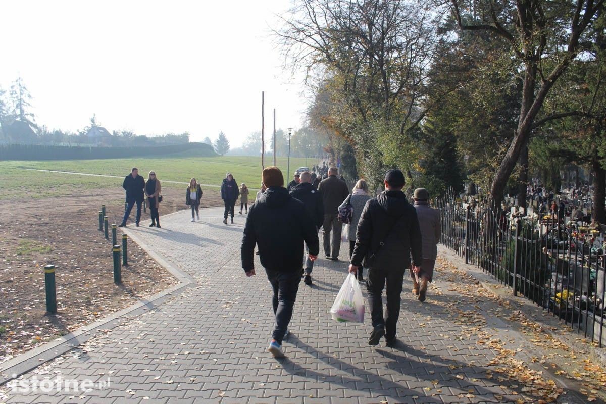 Tłumy na bolesławieckim cmentarzu