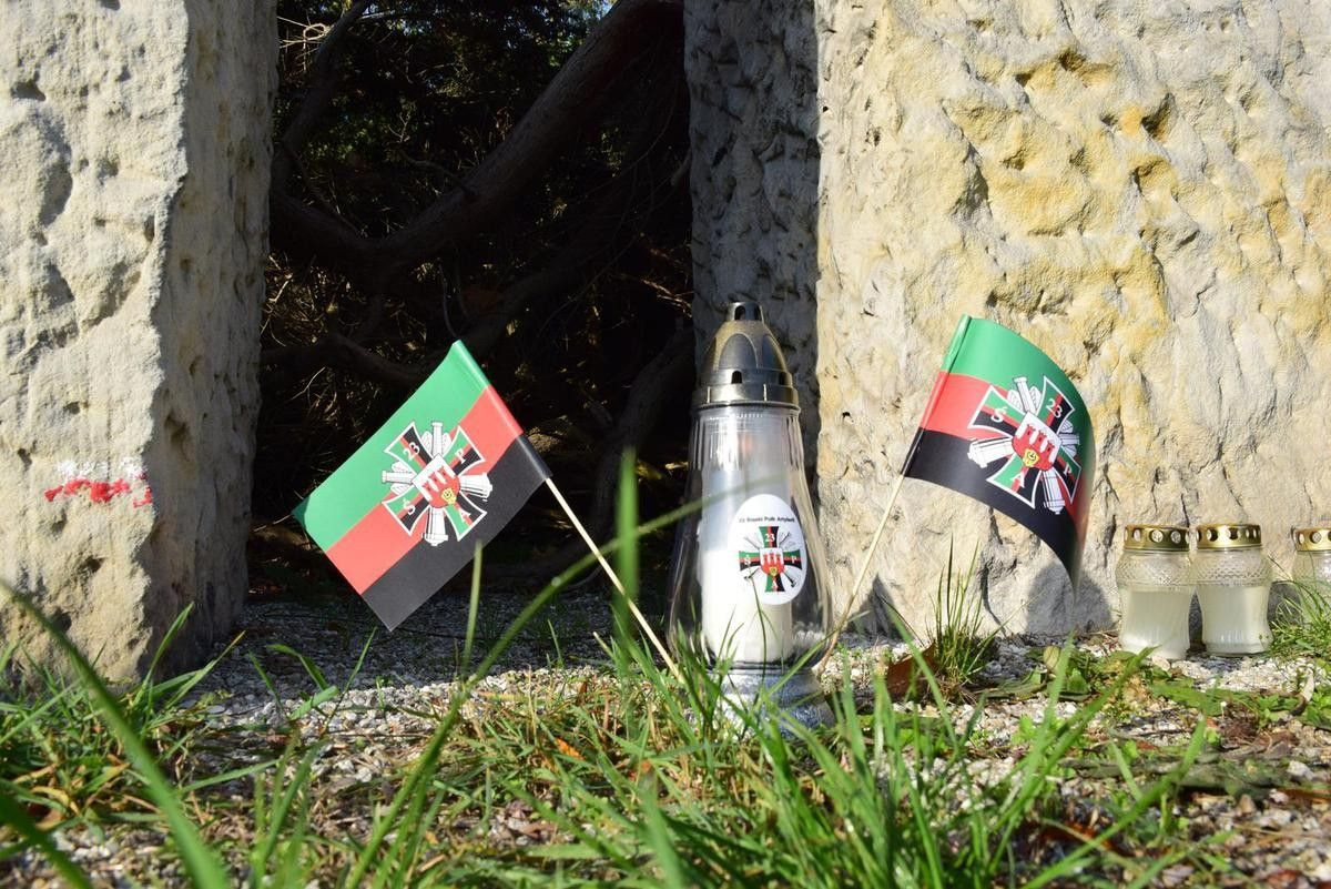 Pamiętają o zmarłych kolegach i żołnierzach poległych na wojnie