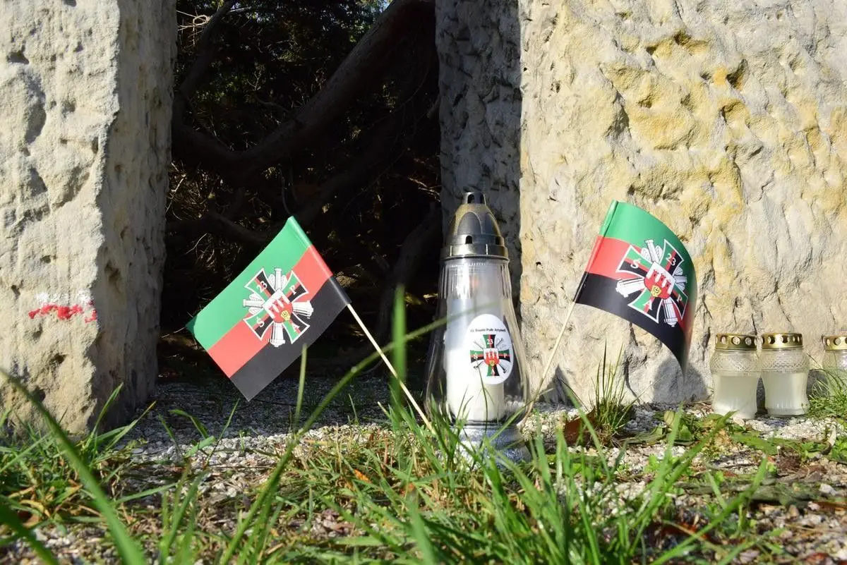 Pamiętają o zmarłych kolegach i żołnierzach poległych na wojnie