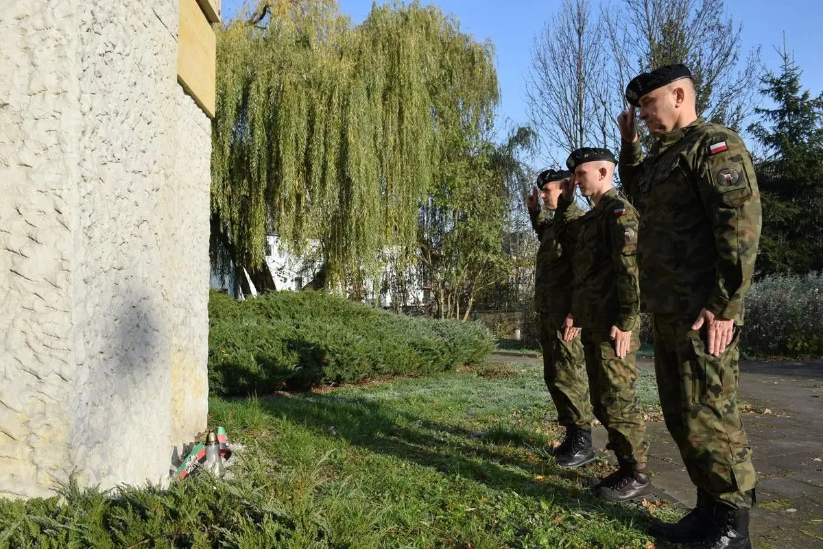 Pamiętają o zmarłych kolegach i żołnierzach poległych na wojnie