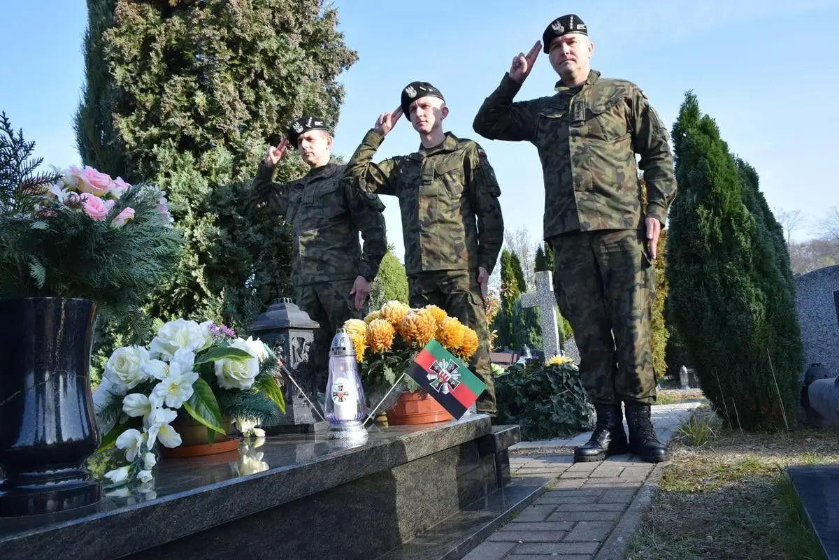Pamiętają o zmarłych kolegach i żołnierzach poległych na wojnie