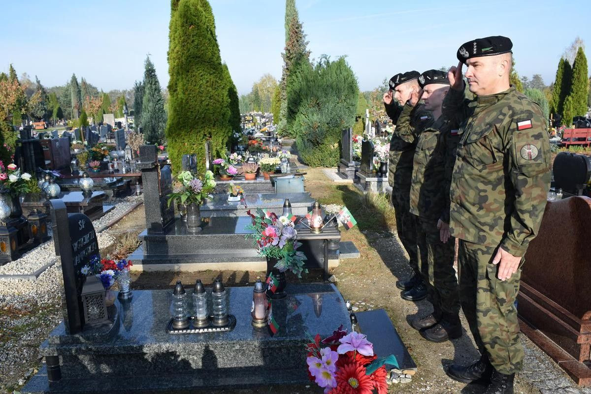 Pamiętają o zmarłych kolegach i żołnierzach poległych na wojnie