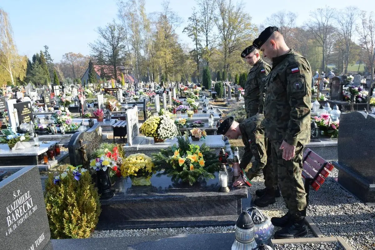 Pamiętają o zmarłych kolegach i żołnierzach poległych na wojnie