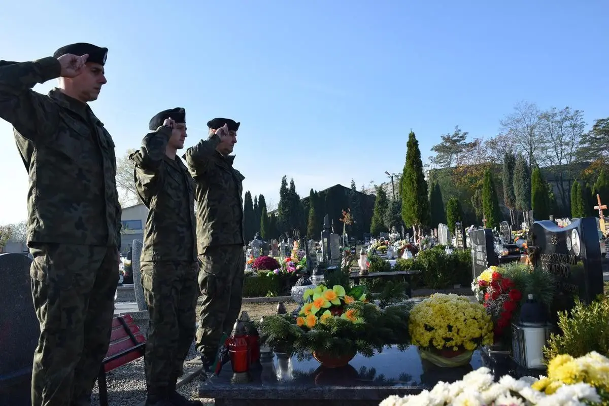 Pamiętają o zmarłych kolegach i żołnierzach poległych na wojnie