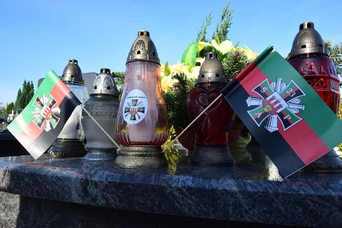 Pamiętają o zmarłych kolegach i żołnierzach poległych na wojnie