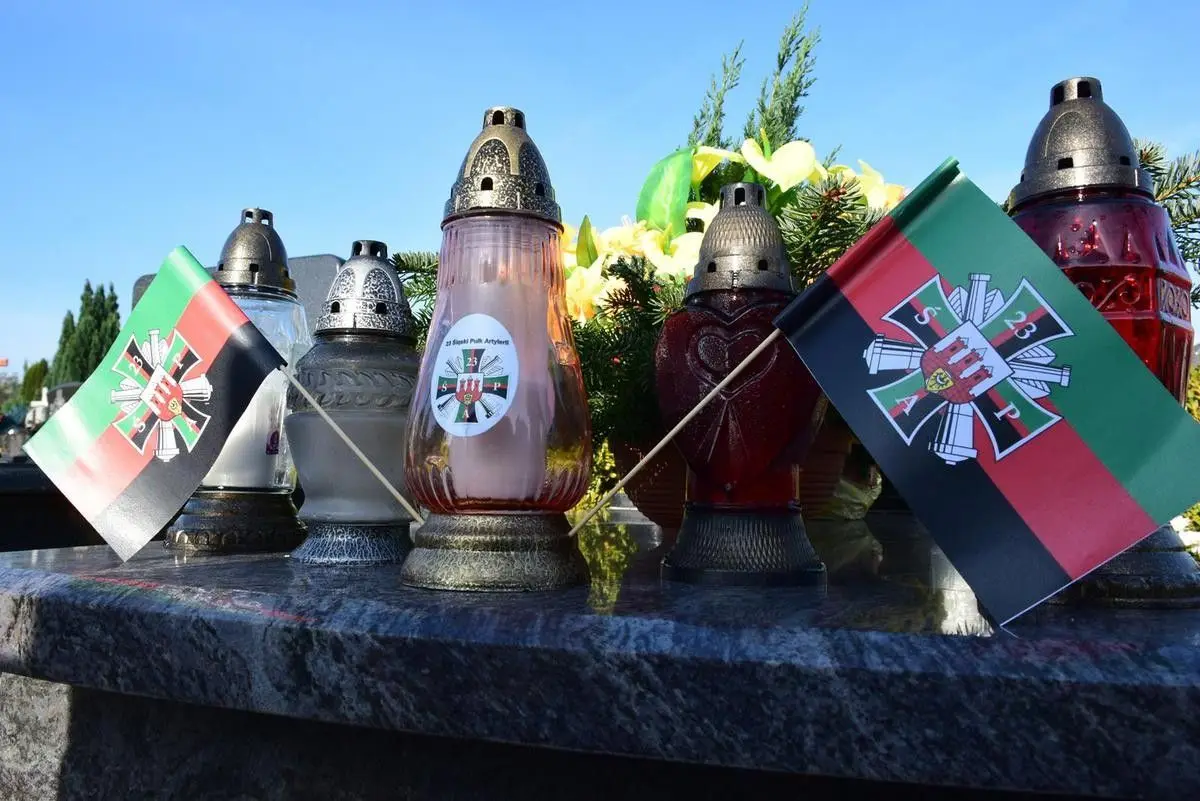 Pamiętają o zmarłych kolegach i żołnierzach poległych na wojnie