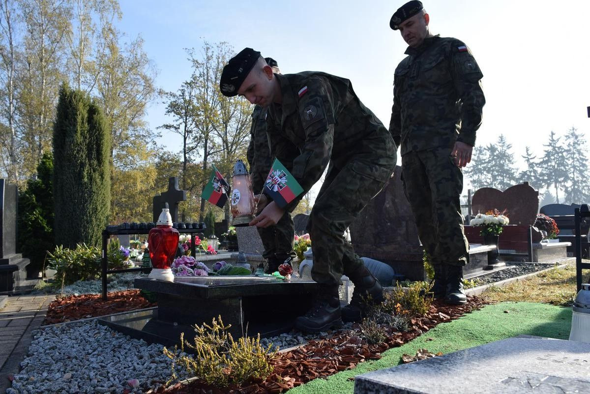 Pamiętają o zmarłych kolegach i żołnierzach poległych na wojnie