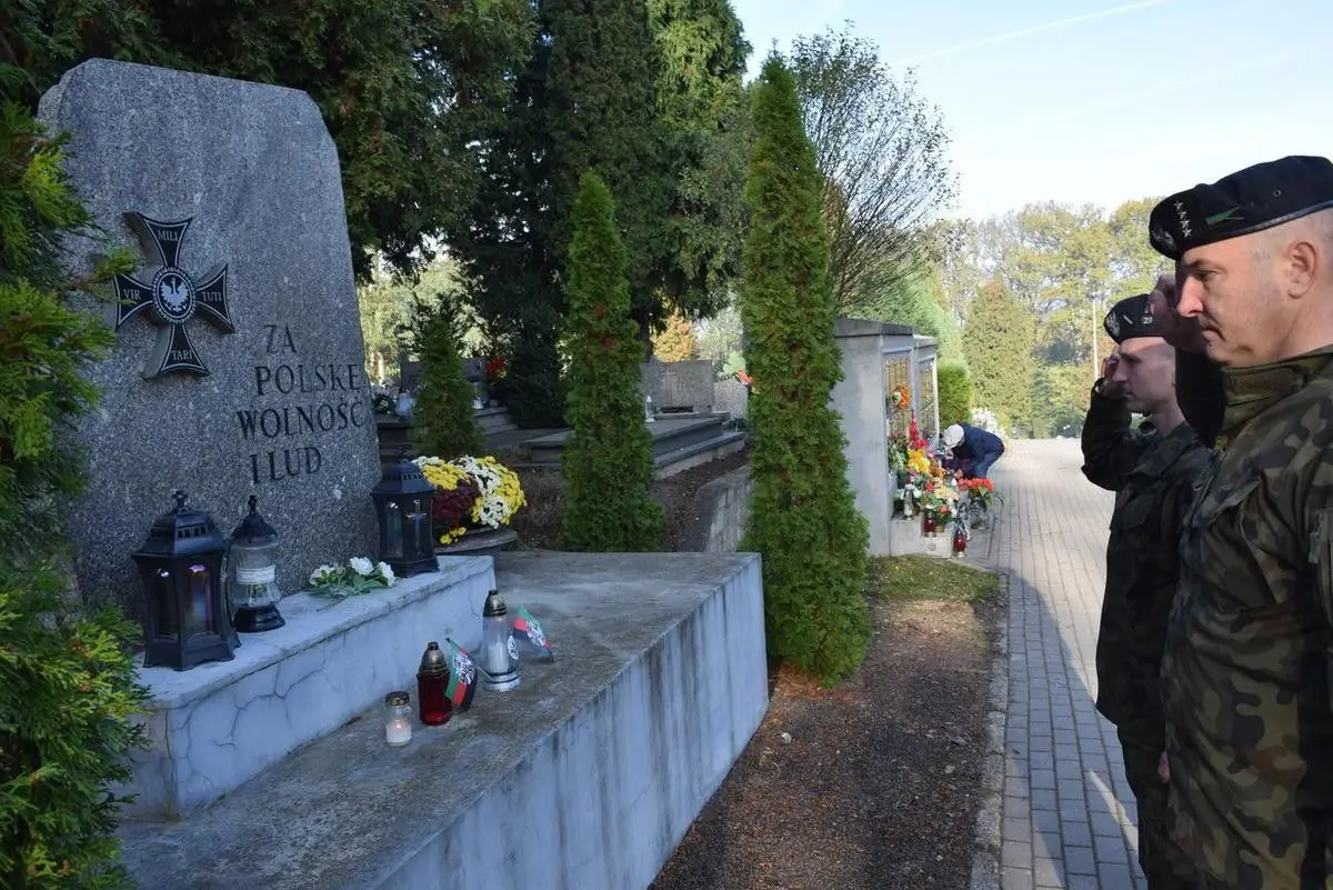 Pamiętają o zmarłych kolegach i żołnierzach poległych na wojnie