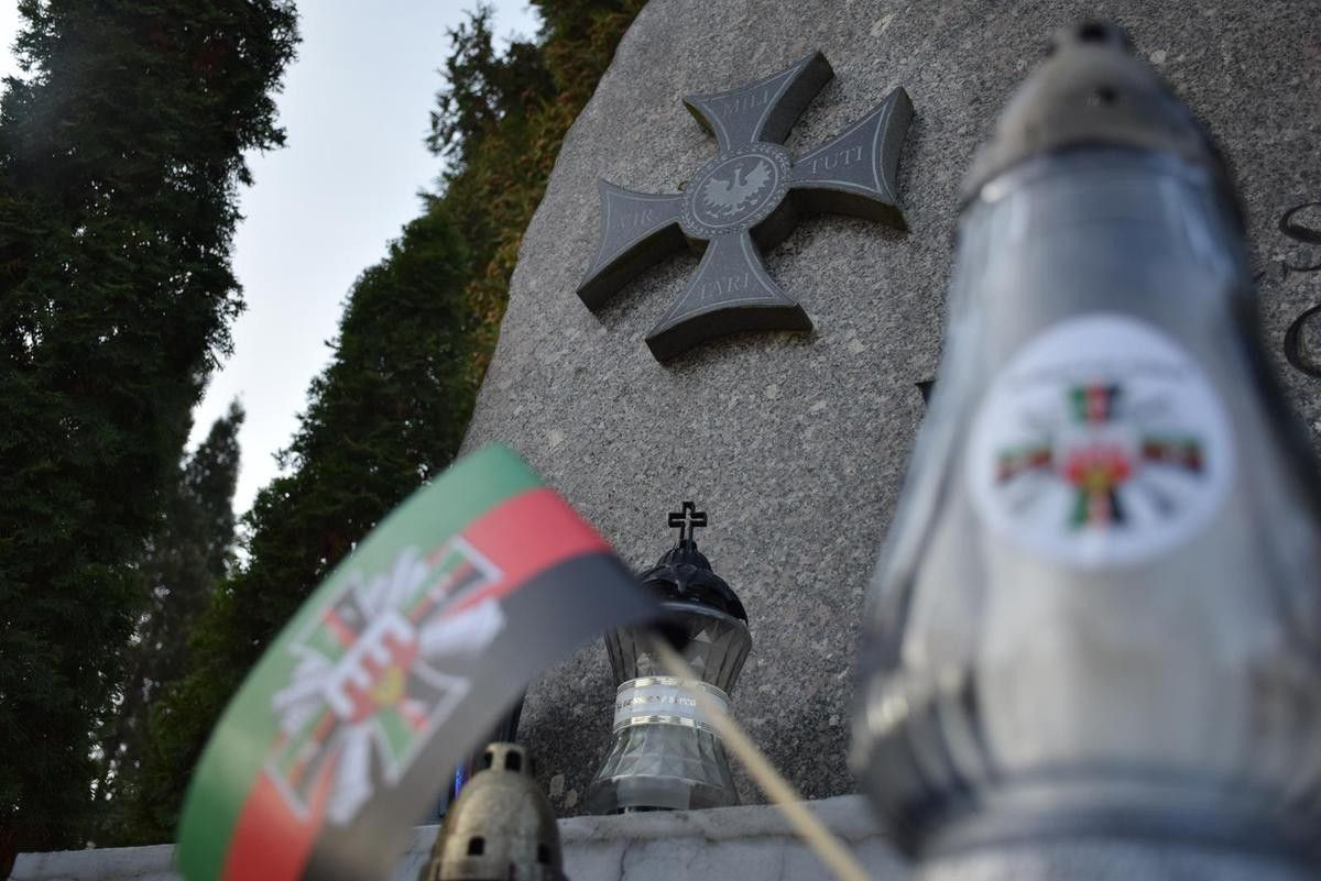 Pamiętają o zmarłych kolegach i żołnierzach poległych na wojnie