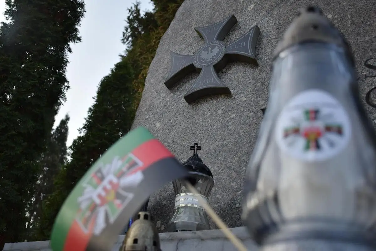 Pamiętają o zmarłych kolegach i żołnierzach poległych na wojnie
