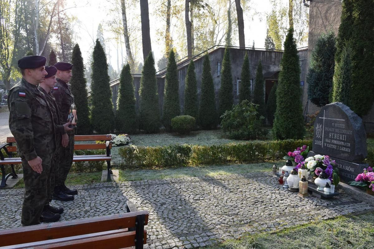 Pamiętają o zmarłych kolegach i żołnierzach poległych na wojnie