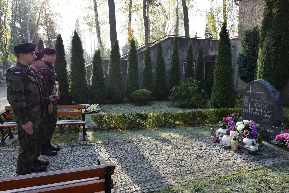 Pamiętają o zmarłych kolegach i żołnierzach poległych na wojnie