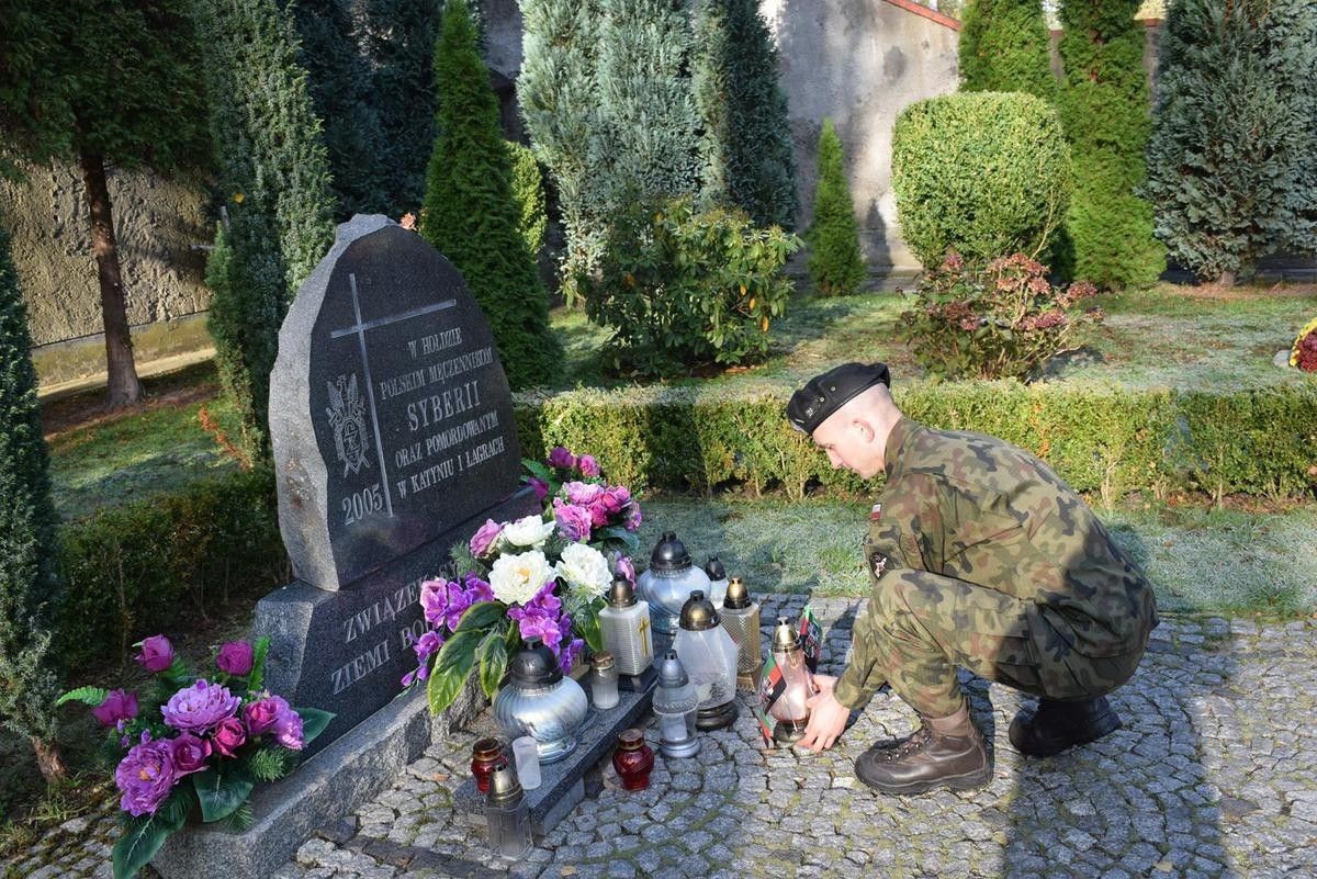 Pamiętają o zmarłych kolegach i żołnierzach poległych na wojnie