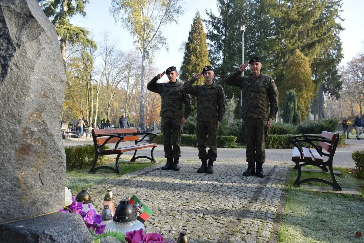 Pamiętają o zmarłych kolegach i żołnierzach poległych na wojnie