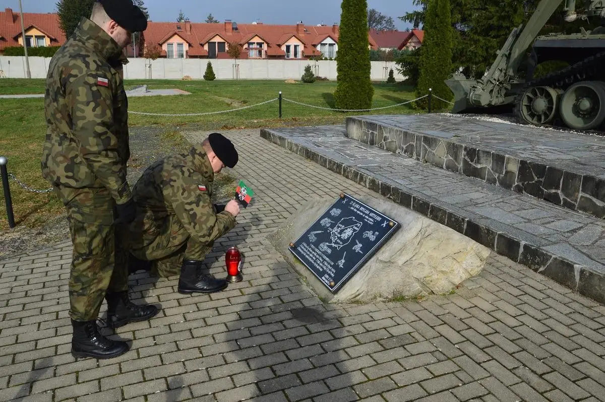 Pamiętają o zmarłych kolegach i żołnierzach poległych na wojnie