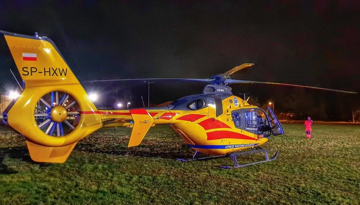 Wypadek przed Kraśnikiem, trzy osoby ranne. 31-latek zabrany śmigłowcem do szpitala