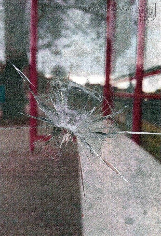 Ktoś strzela do wiat przystankowych i szyb w budynkach