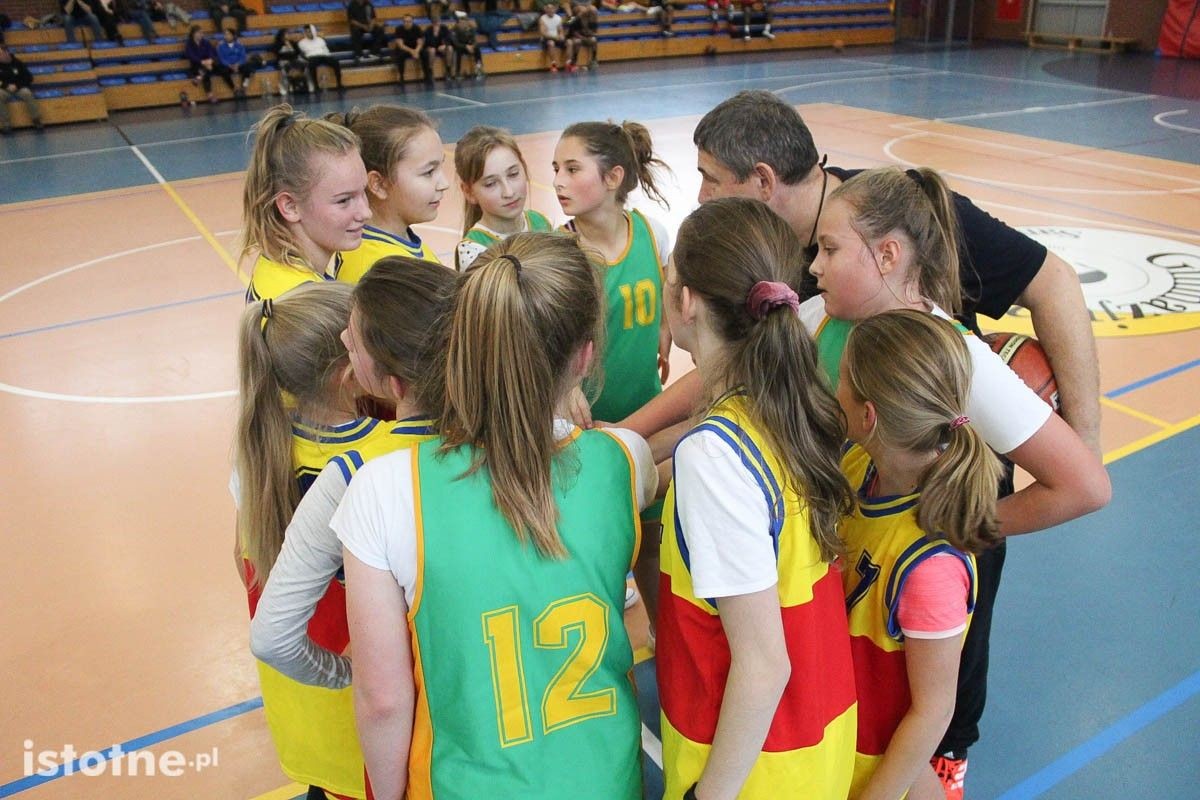 Święto Niepodległości: mecze USA – Polska. Pokazowy mecz młodych koszykarek